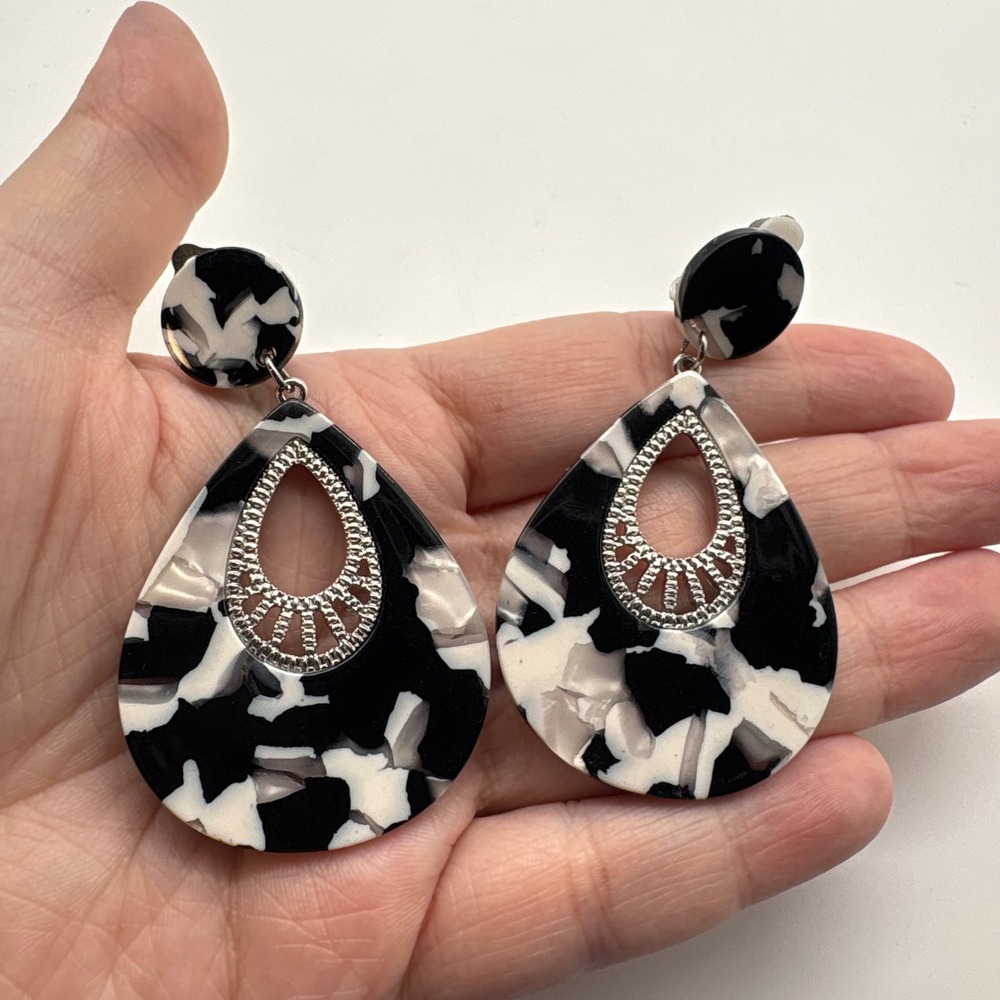 Black White Marbled Teardrop Clip On Earrings Silver Tone Dangles Plastic